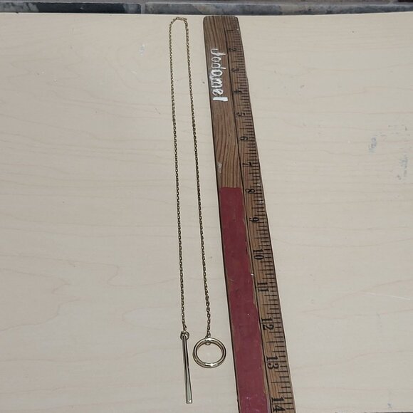 Gold Toned Chain Toggle Clasp Pendant Long Bar Circle Necklace - Picture 9 of 9